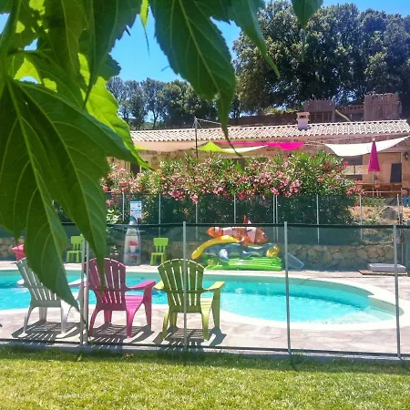 Dom wakacyjny Maison De Charme A Avec Piscine Partagee